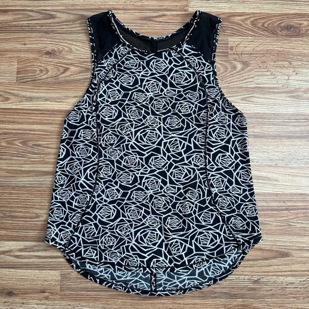 NWOT Lululemon Tank - Size 6